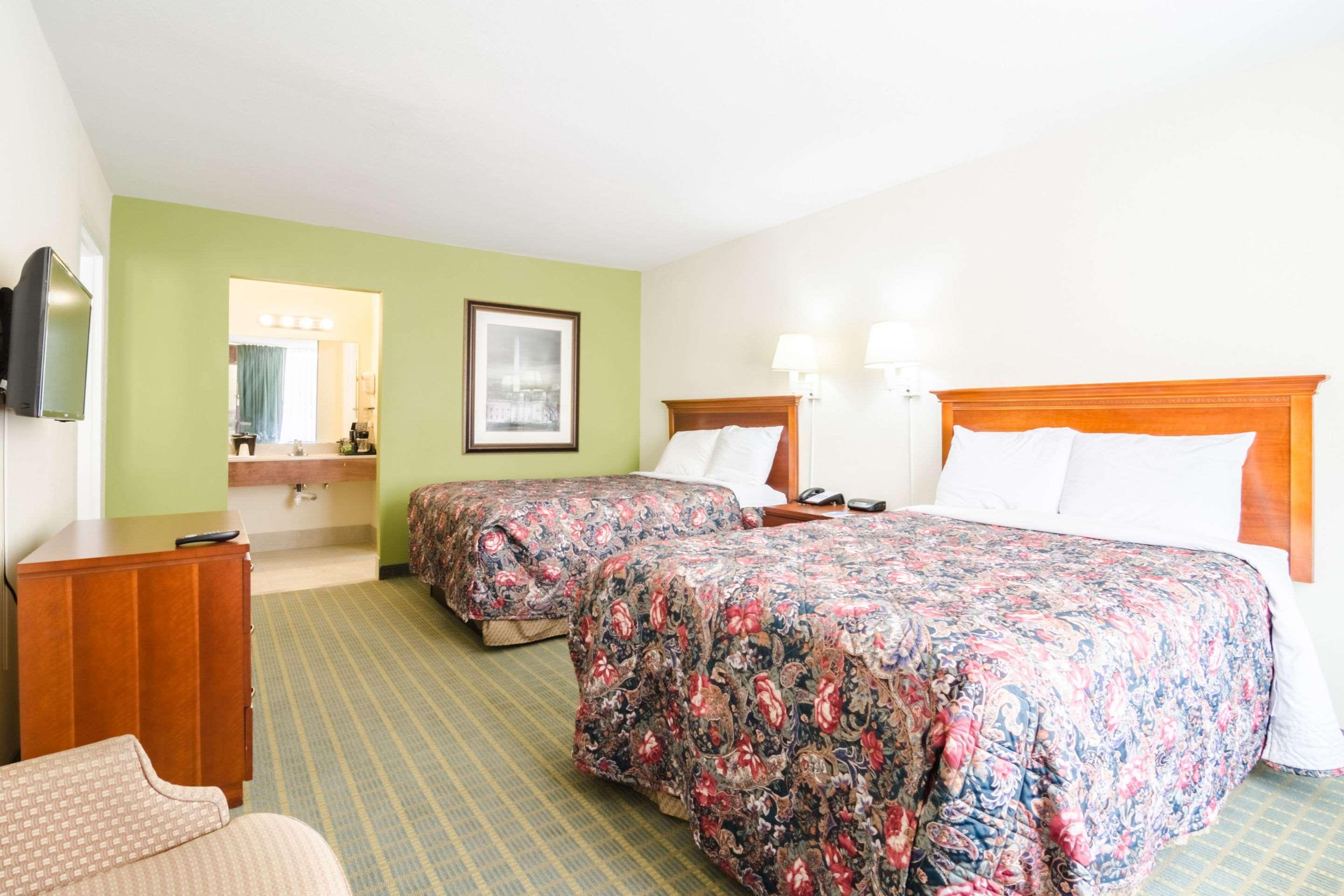 Oyo East I 40 Hotel