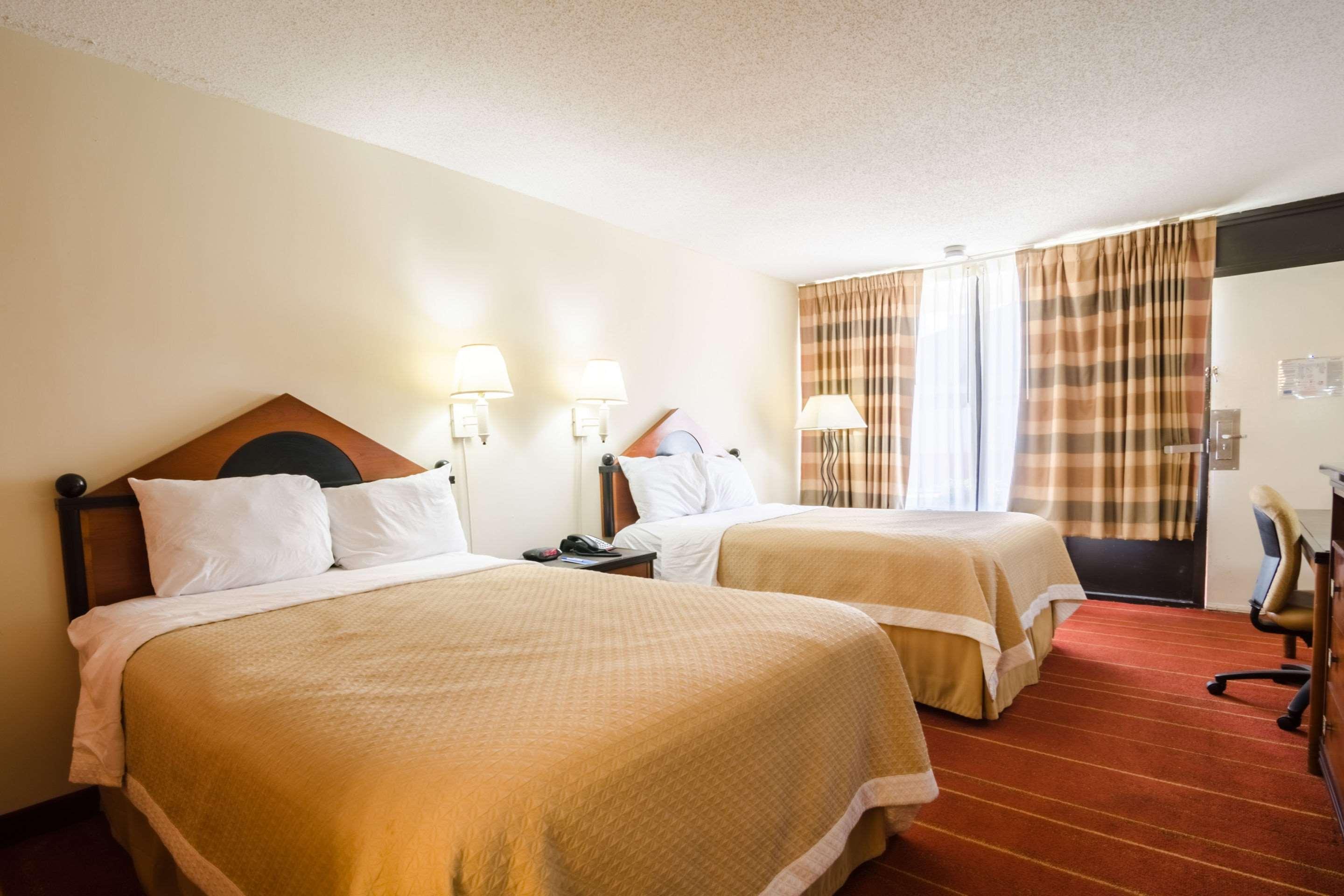 Oyo East I 40 Hotel