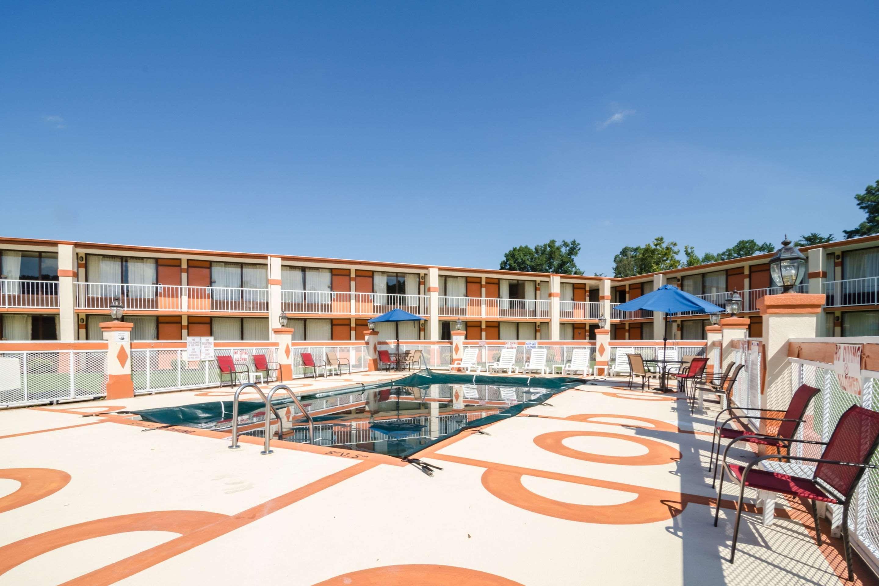Oyo East I 40 Hotel