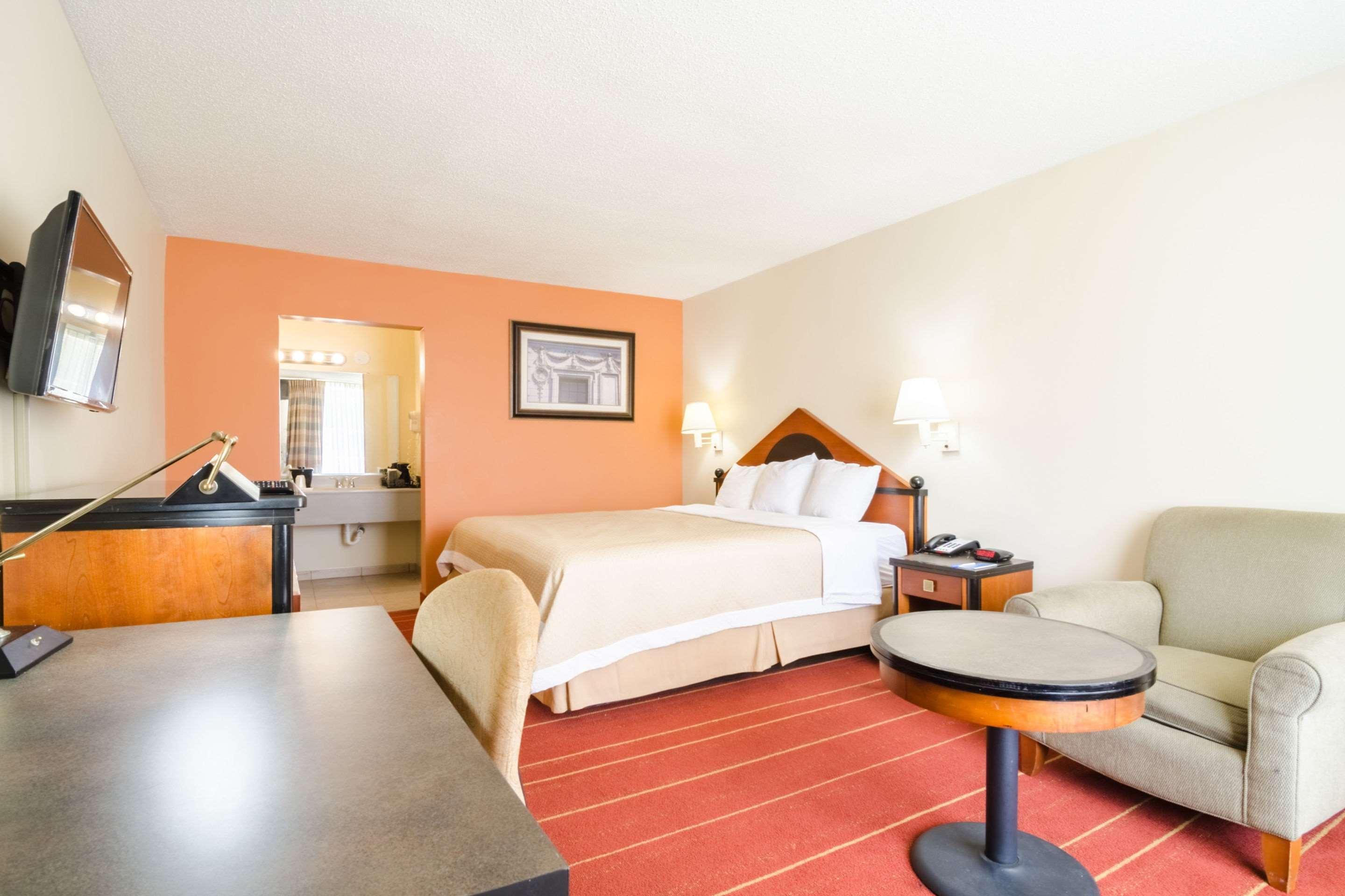 Oyo East I 40 Hotel