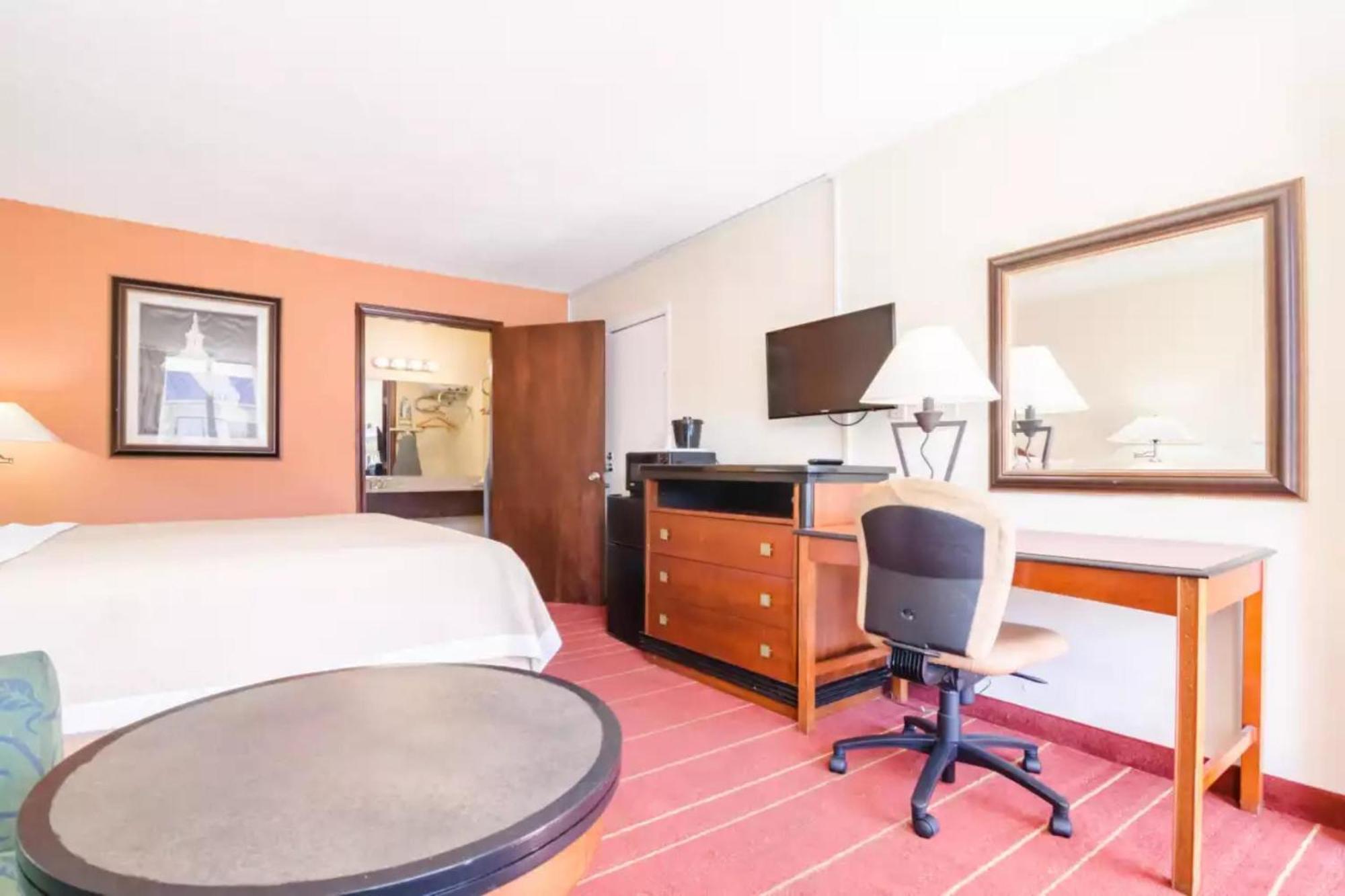 Oyo East I 40 Hotel