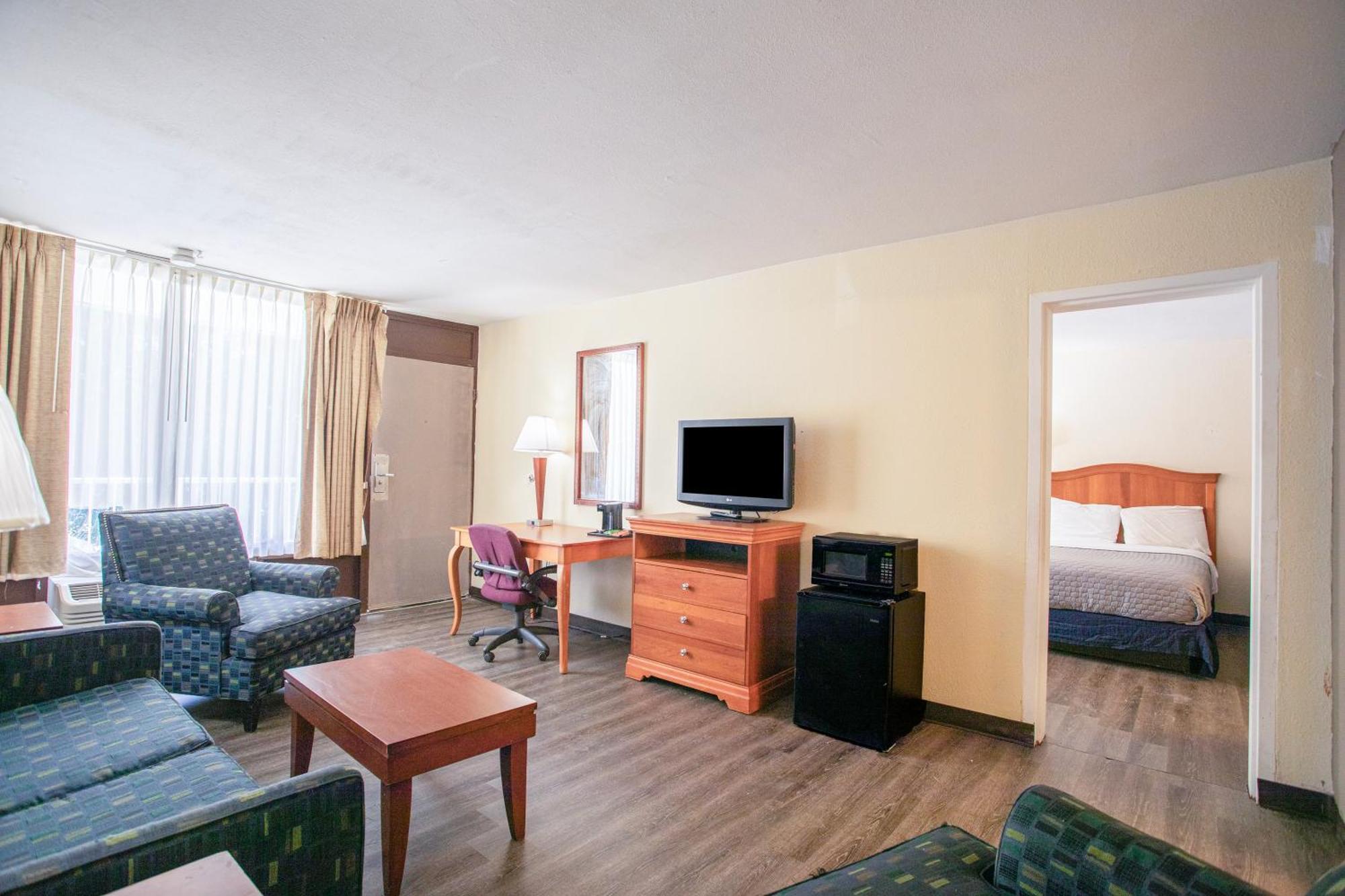Oyo East I 40 Hotel Greensboro