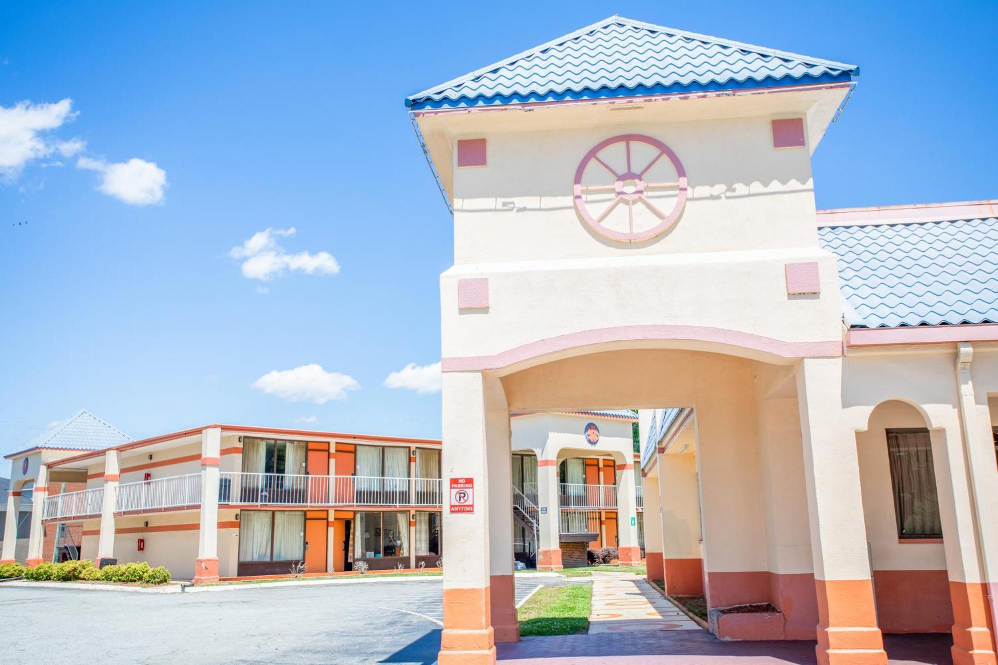 Oyo East I 40 Hotel