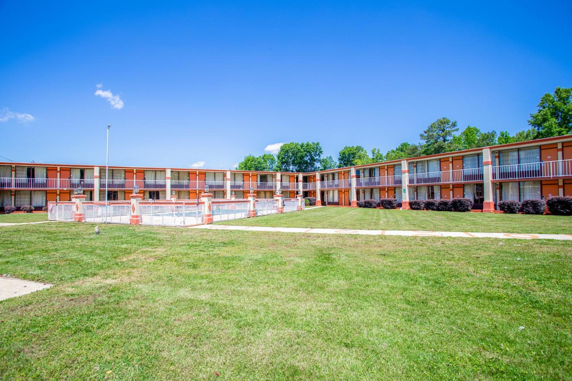 Oyo East I 40 Hotel